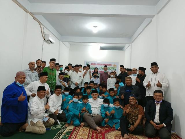 Buka Puasa Bersama Pengurus Pusat Ikatan Keluarga Alumni Univesitas Riau (PP IKA UNRI) bersama anak-anak yatim dan dhuafa, Senin (11/4/2022) di Ika Cafe Jl. Arifin Ahmad, Pekanbaru.